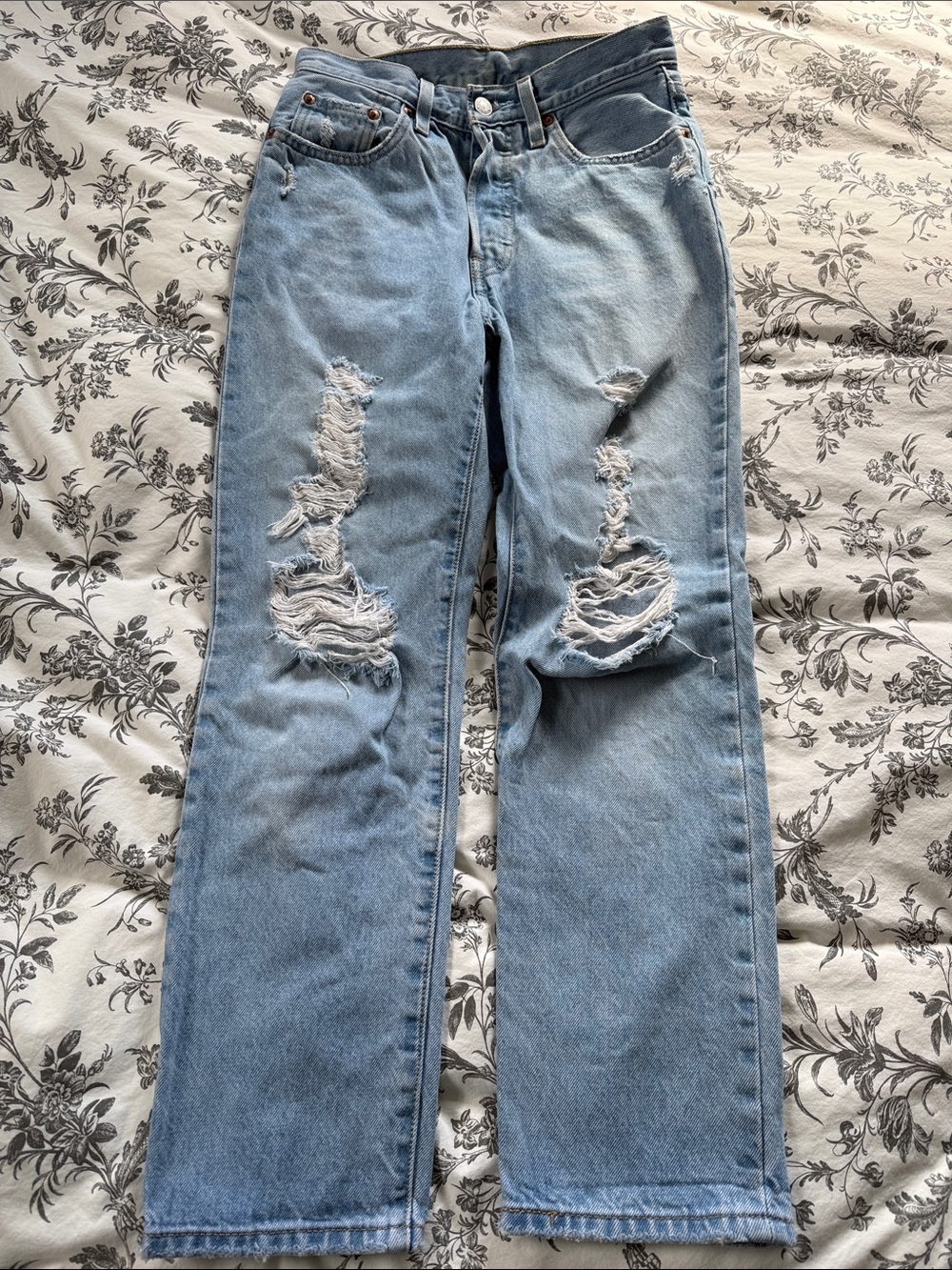 🩵 Levi's Light Blue Distressed Straight Leg Jeans